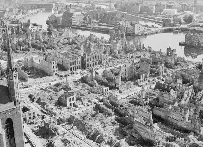 Photo of the ruins of Gdansk after ww2