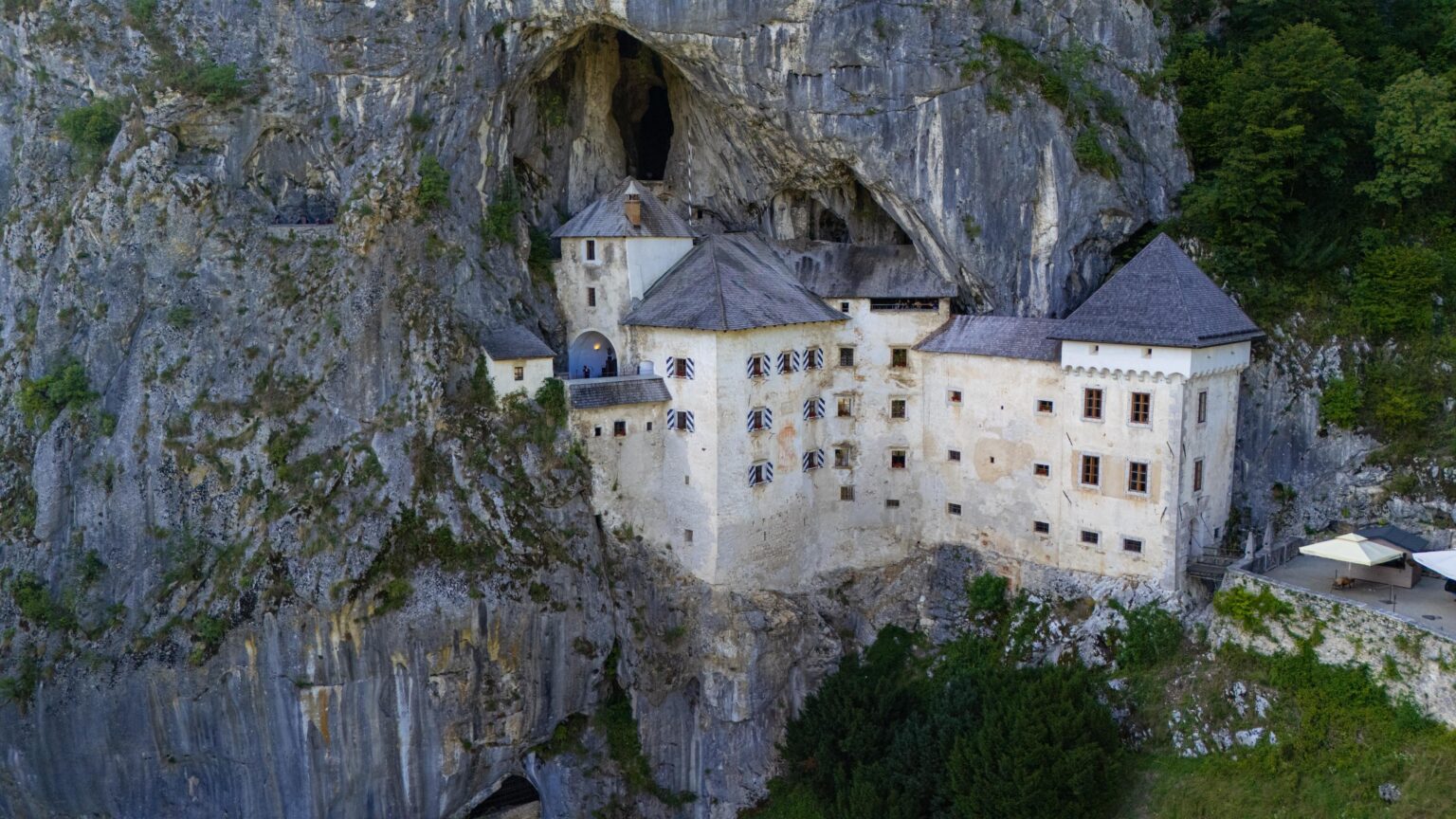 Predjama Castle