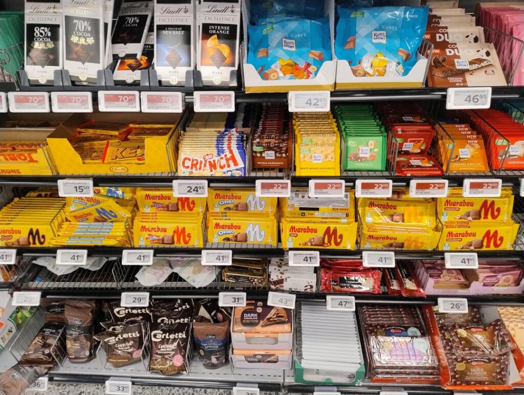 Marabou in my local Kvickly goes from 200g to 160g per day. plate