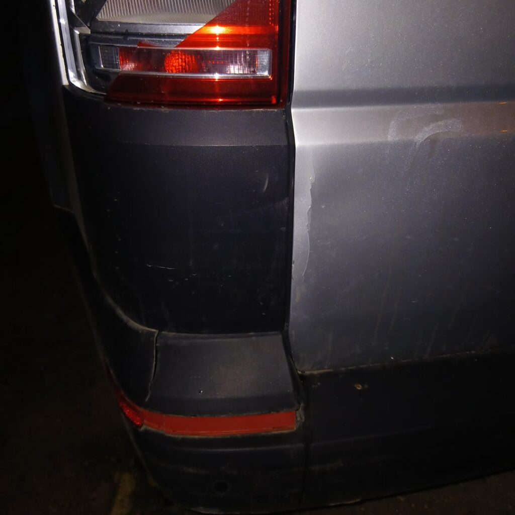 Urgent! I crashed my neighbor's car and I have to fix it on Saturday. Broken brake, bumper and cracked hood. Please recommend me a repair shop in Varna where they can fix it. I really need it! 🙏