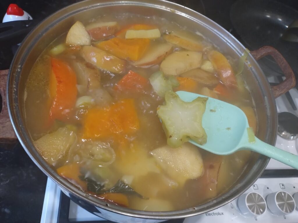 Super healthy "autumn trash" soup