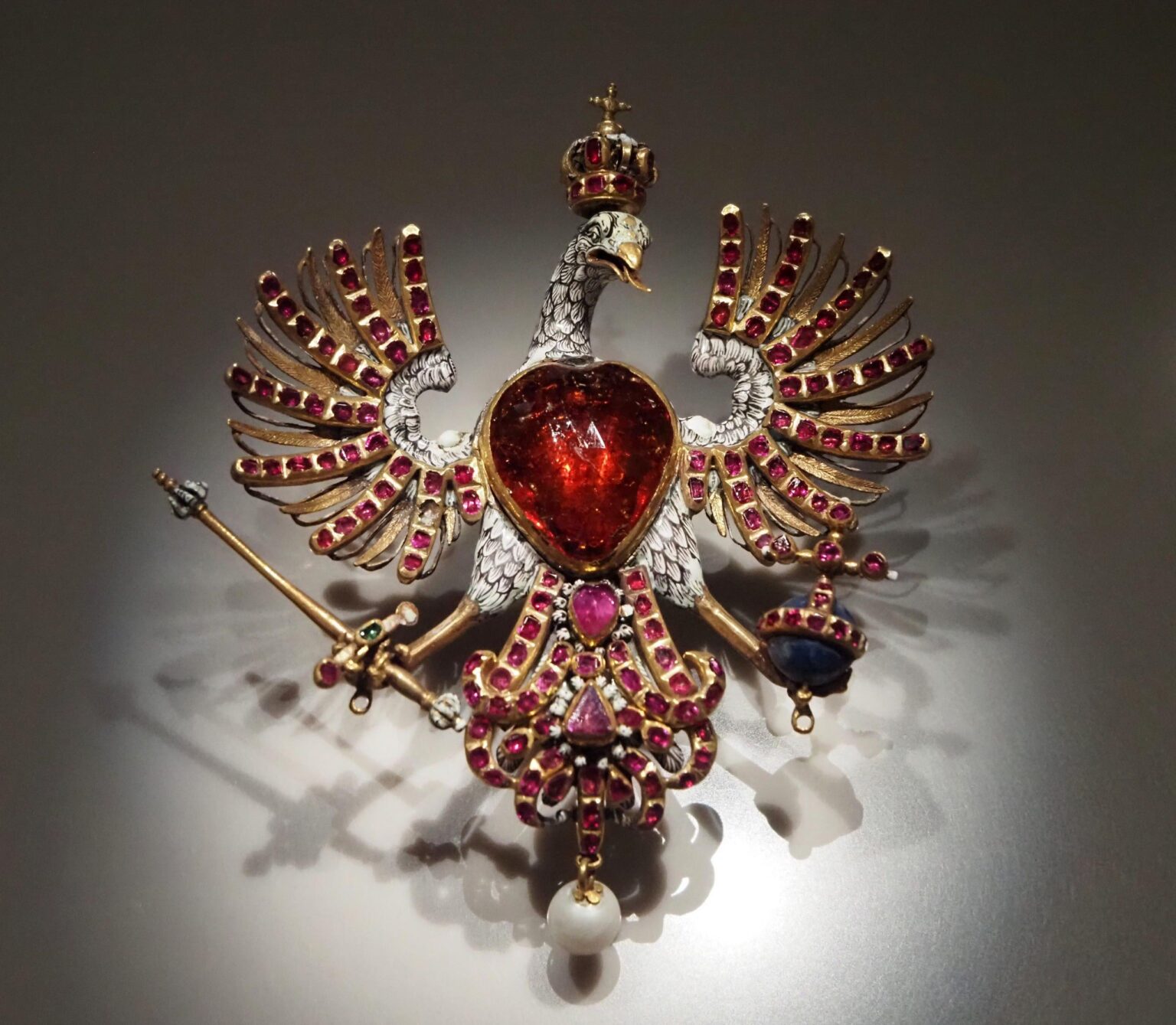 Polish eagle with a garnet body. Poland, second quarter of the 17th century, enamel on gold, garnets, rubies, emeralds, and pearls. Commissioned by King Władysław IV of Poland.