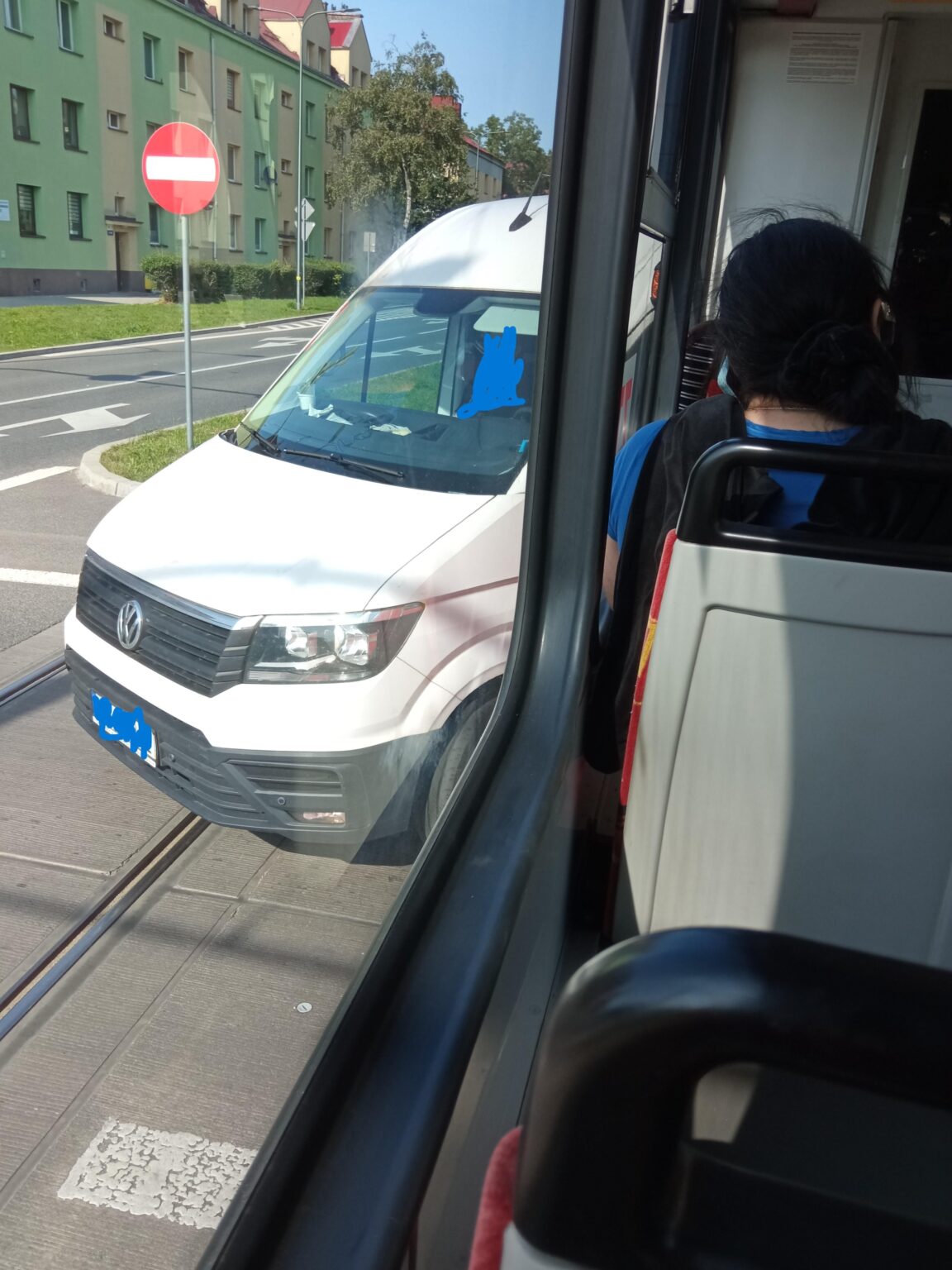 Hey Mordy, I would just like to appeal to you to be especially careful when entering roundabouts in cities, because such situations only require a few seconds of inattention.