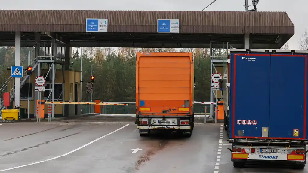 Lithuania-Belarus Border Closure Strands Hundreds of Trucks