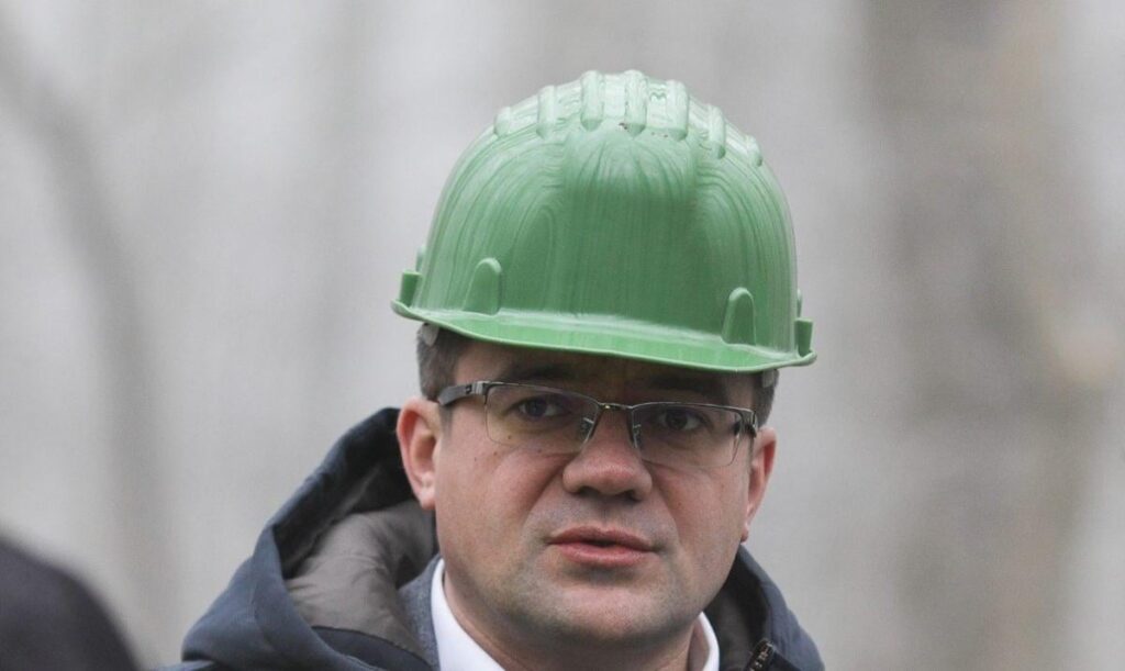The head of the hospital in Iași where seven children died infected with bacteria resigned just 7 days after being named. He wanted to dismiss the heads of the sections where the bacteria, characters supported by PNL Costel Alexe were found.