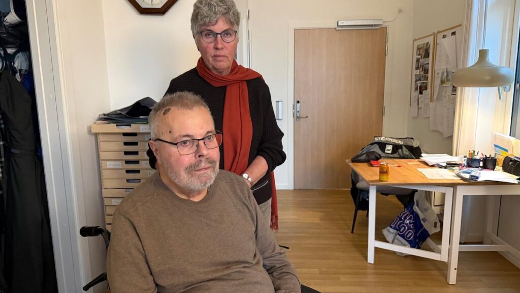 Sonja and Henning are going to a voter meeting: We need substitutes who can speak better Danish [på plejehjemmene]