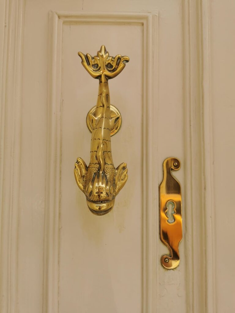 Door knockers - where in Silema/Valetta