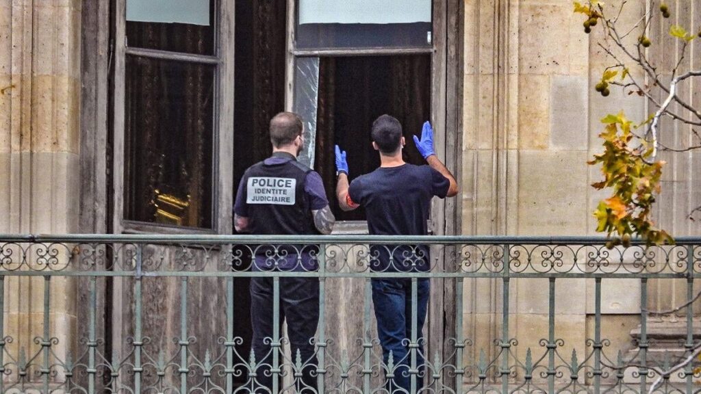 Heist of the century at the Louvre: two suspects arrested, investigation accelerates Heist of the century at the Louvre: two suspects arrested, investigation accelerates