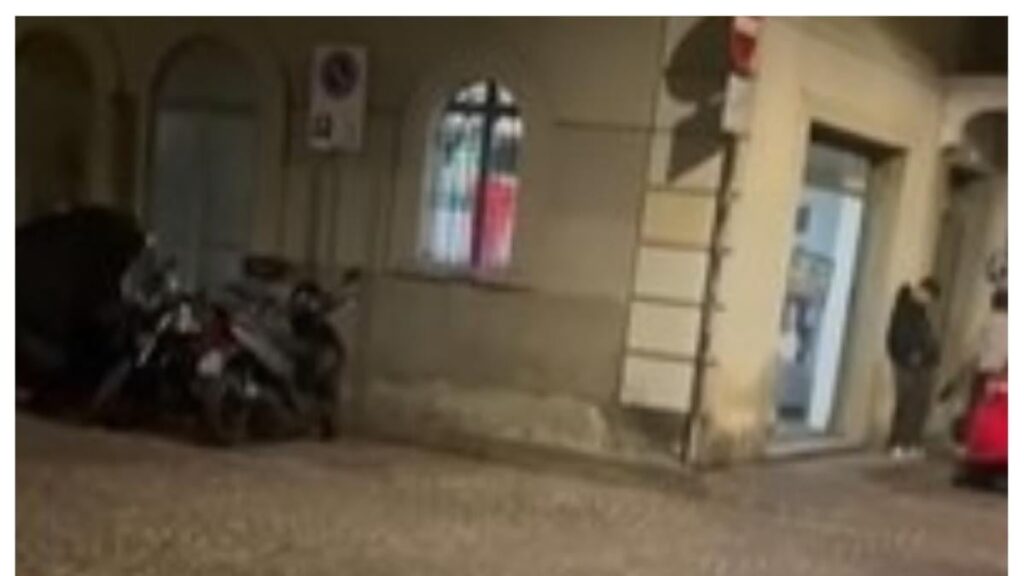 Parma, fascist chants in the Fratelli d'Italia headquarters on the day of the march on Rome: «Black Shirt will triumph», «Duce! Duce! Duce." FdI has proceeded with the administration of the Parma youth group