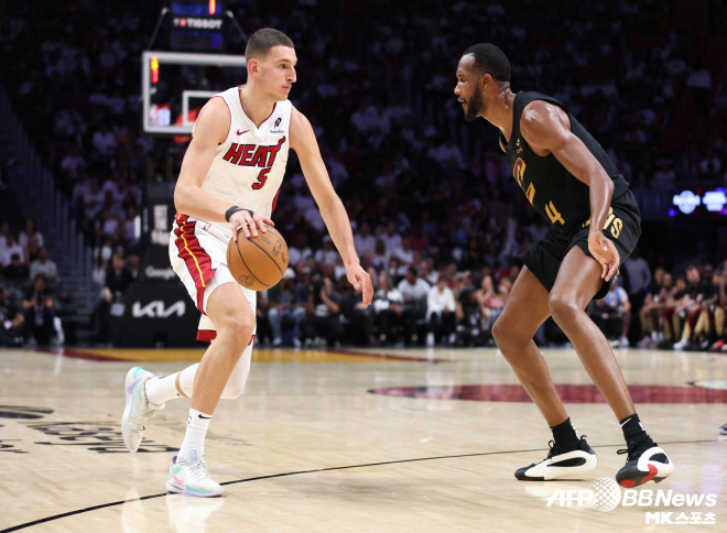 Miami Heat Nikola Jovic (pictured left). 사진=AFPBBNews=News1