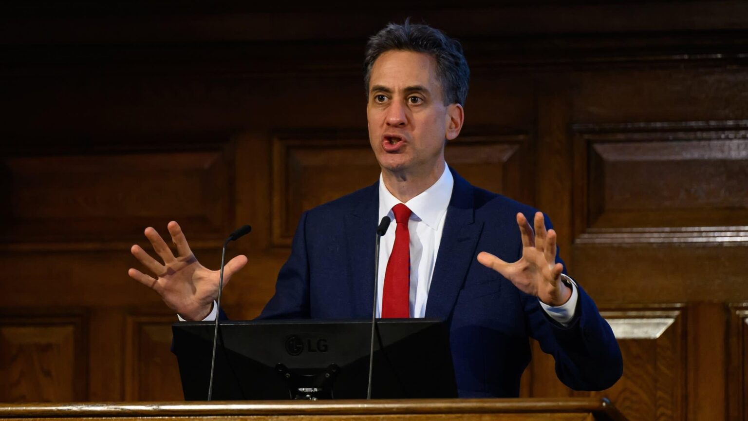 UK considers plans to cut VAT on household energy bills