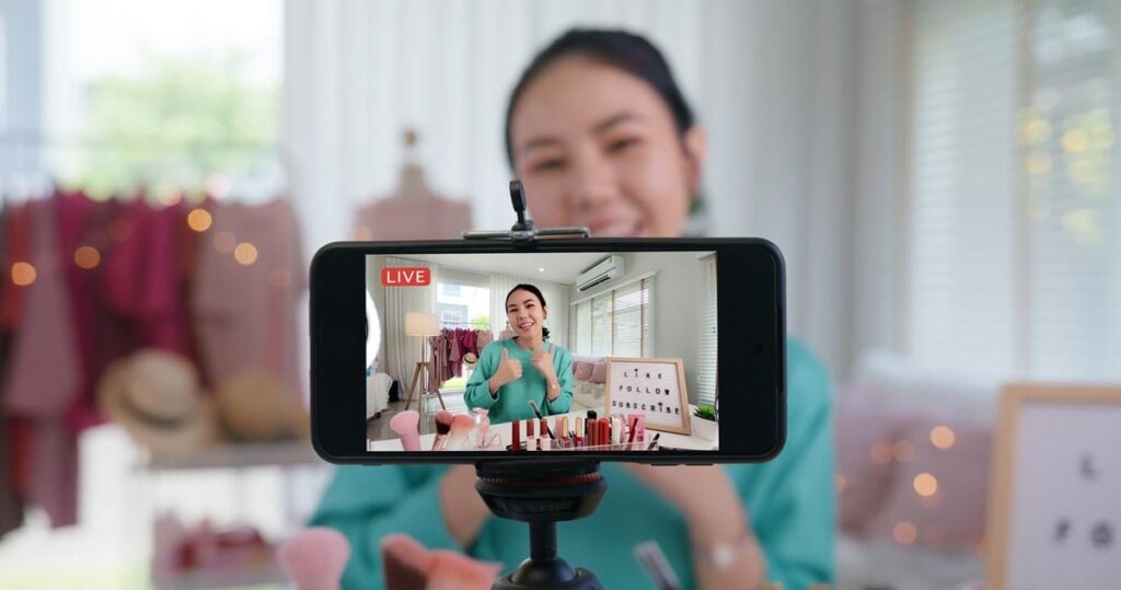 Bipartisan Fdi and Pd Bipartisan proposal: to impose on social platforms verification of age, with the ban under 14 or 15 years, no consent to the processing of their data under 16, and stop with the "baby influencer" phenomenon
