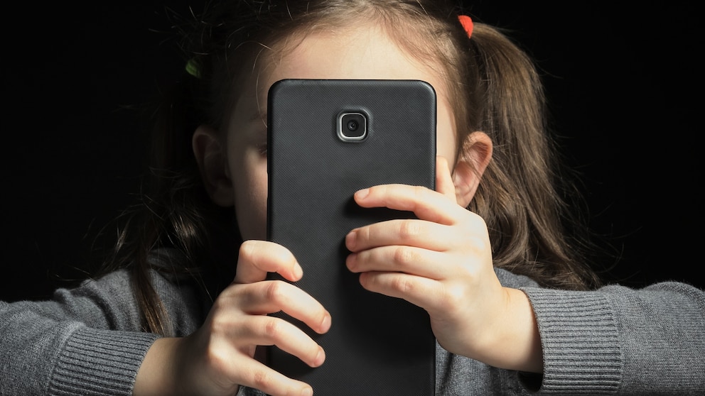 Denmark proposes banning social media for kids under 15 Denmark proposes banning social media for kids under 15