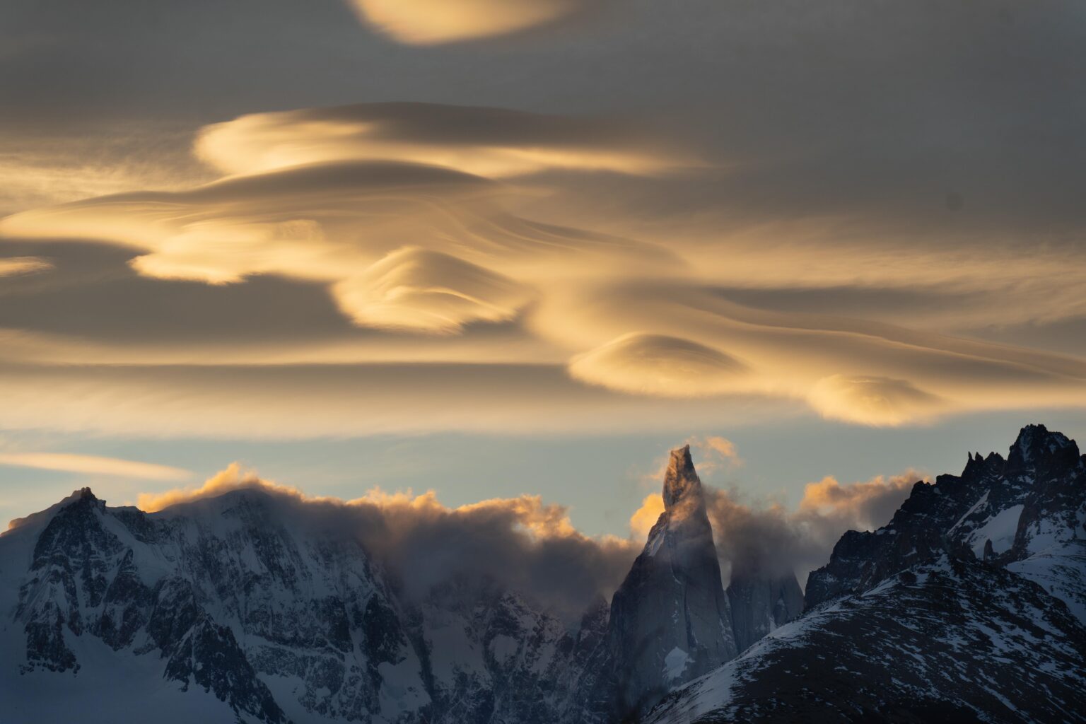 Lenticular clouds