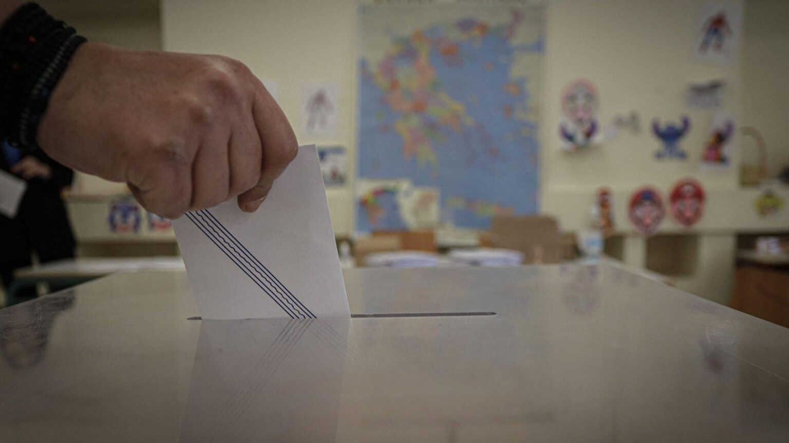 Interview Poll: At 23.8%, ND on voting intention – "Chaos" precedes the "Mitsotakis or chaos" dilemma