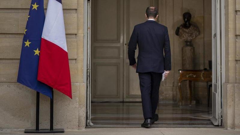 New Prime Minister: “The foundation of legitimacy of the Fifth Republic is collapsing”, analyzes constitutionalist Eugénie Mérieau
