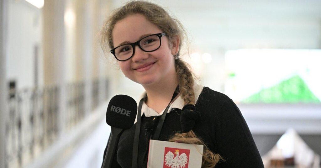 A huge conflict at the school of the "youngest parliamentary reporter". Sara's parents and the management will meet in court