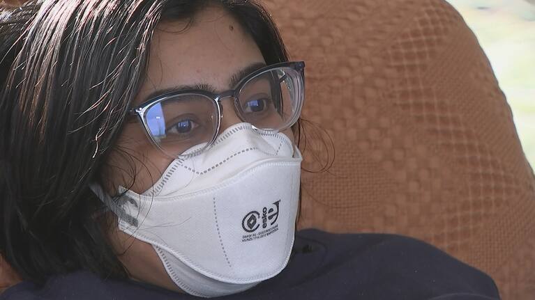 A former medical student, Raquel uses her knowledge to help others. 