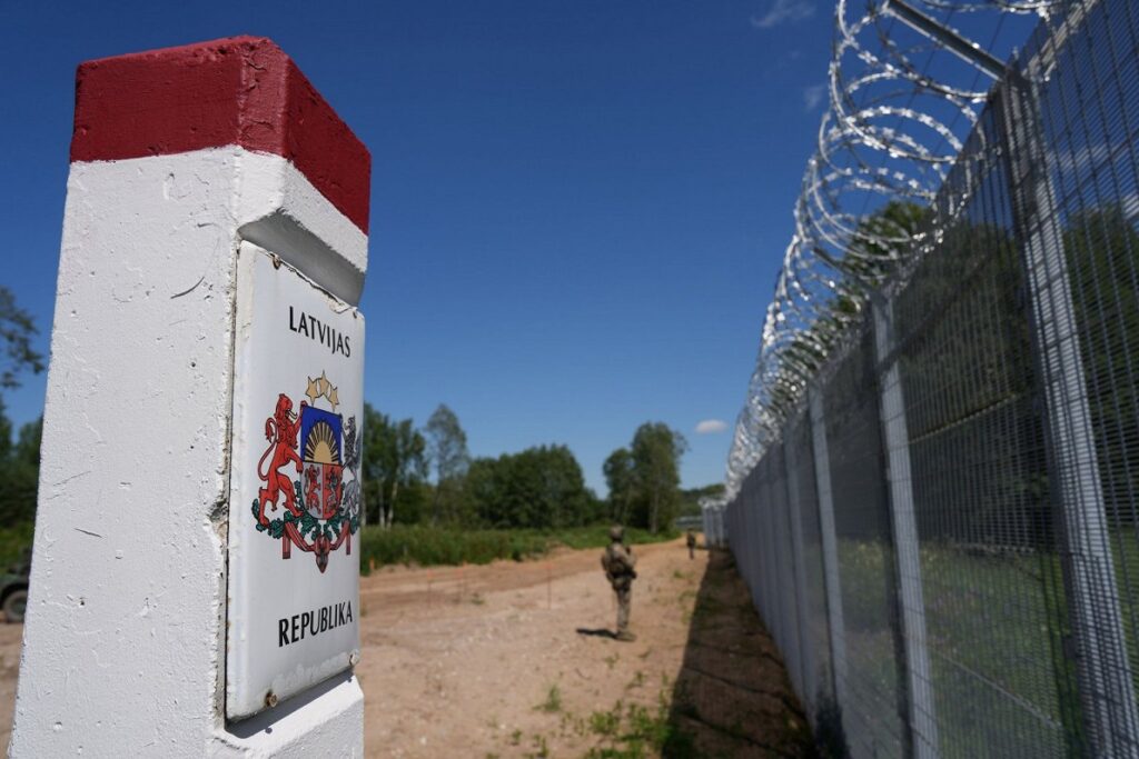 Latvian border guards prevent illegal crossing attempt near Russian border / Article