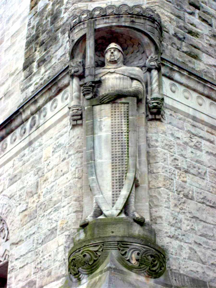 roland statue metz station france archimatth cc by 4