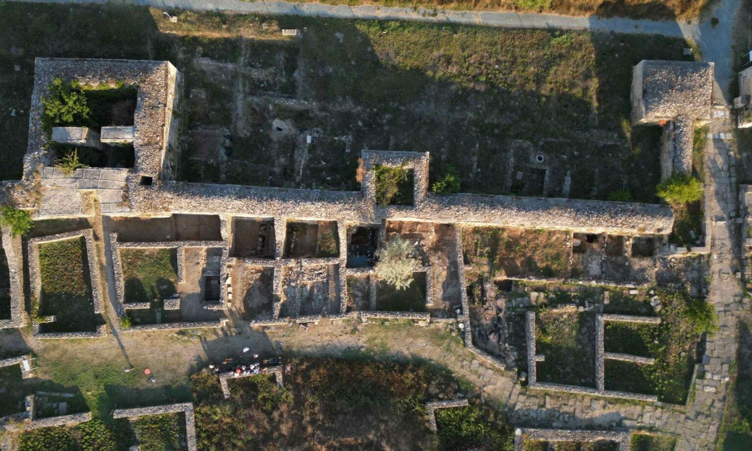 Archaeologists find chest full of Roman coins and precious jewelry burger icon