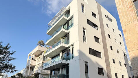 how to choose between lifestyle and investment goals