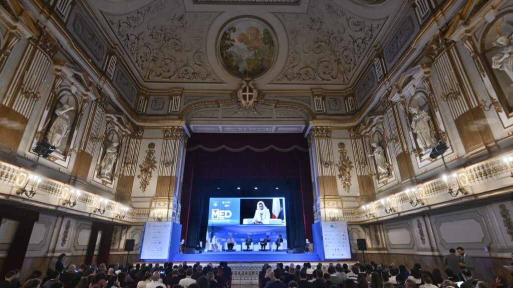 Ministers of Israel and the PNA at the Med in Naples, but it is freezing