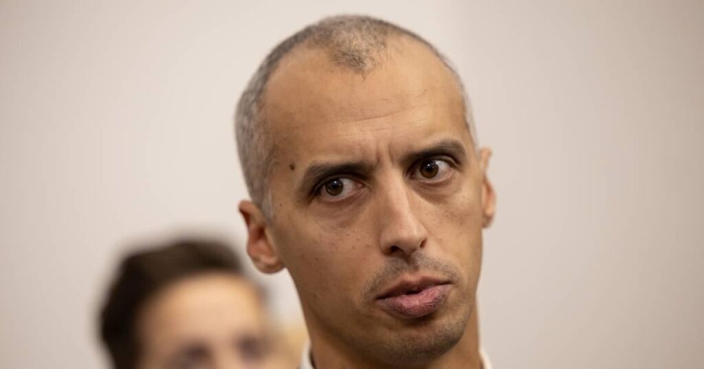 You are PDM, Tesfaye - it's deeply ironic: Tesfaye reflects everything he criticizes in children and parents, but lacks the ability to live up to the most basic demands.