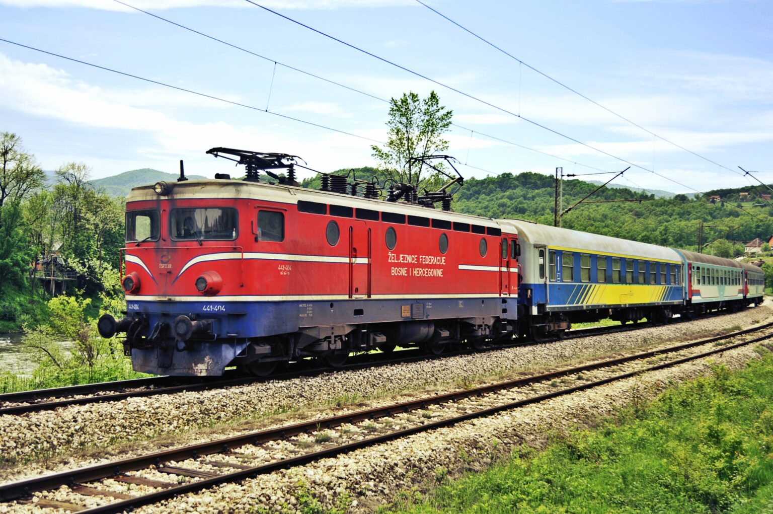 Unpaid salary causes rail workers in Bosnia and Herzegovina to strike