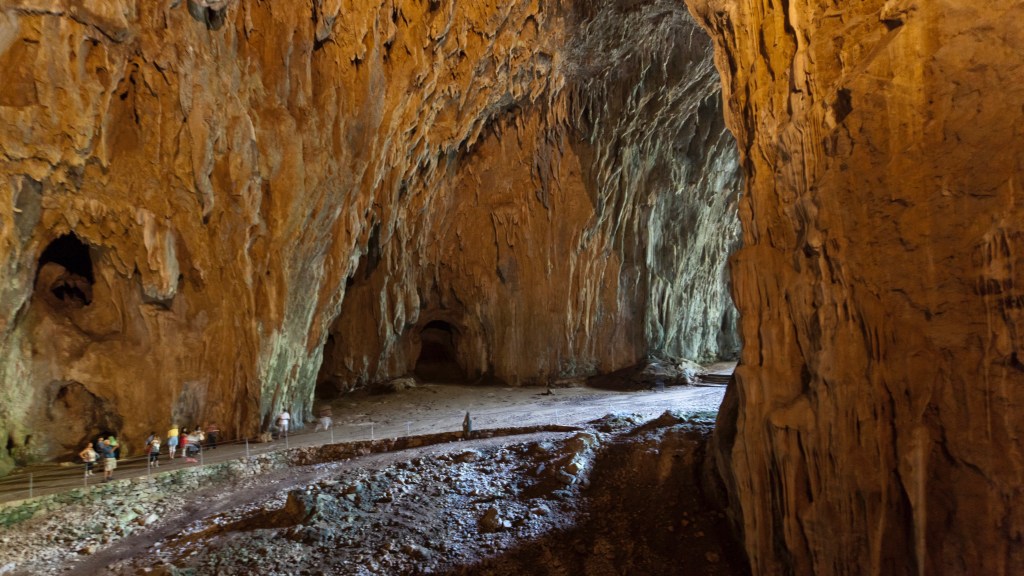 Digging Europe’s wondrous caves – Chicago Tribune Digging Europe’s wondrous caves – Chicago Tribune