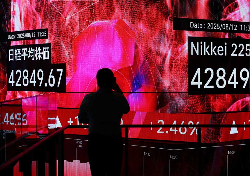 Geopolitical Risk Moves to the Center of Investment Decisions Foreign Investors Boost Japan Stock Buying on Hopes of Takaichi’s Premiership