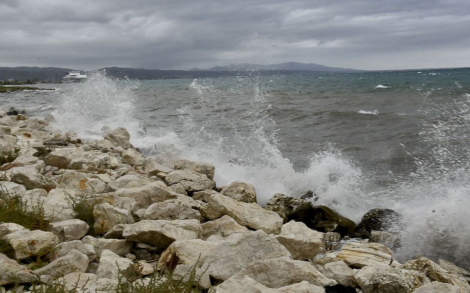 Storms batter western Greece, schools close on Zakynthos Storms batter western Greece, schools close on Zakynthos