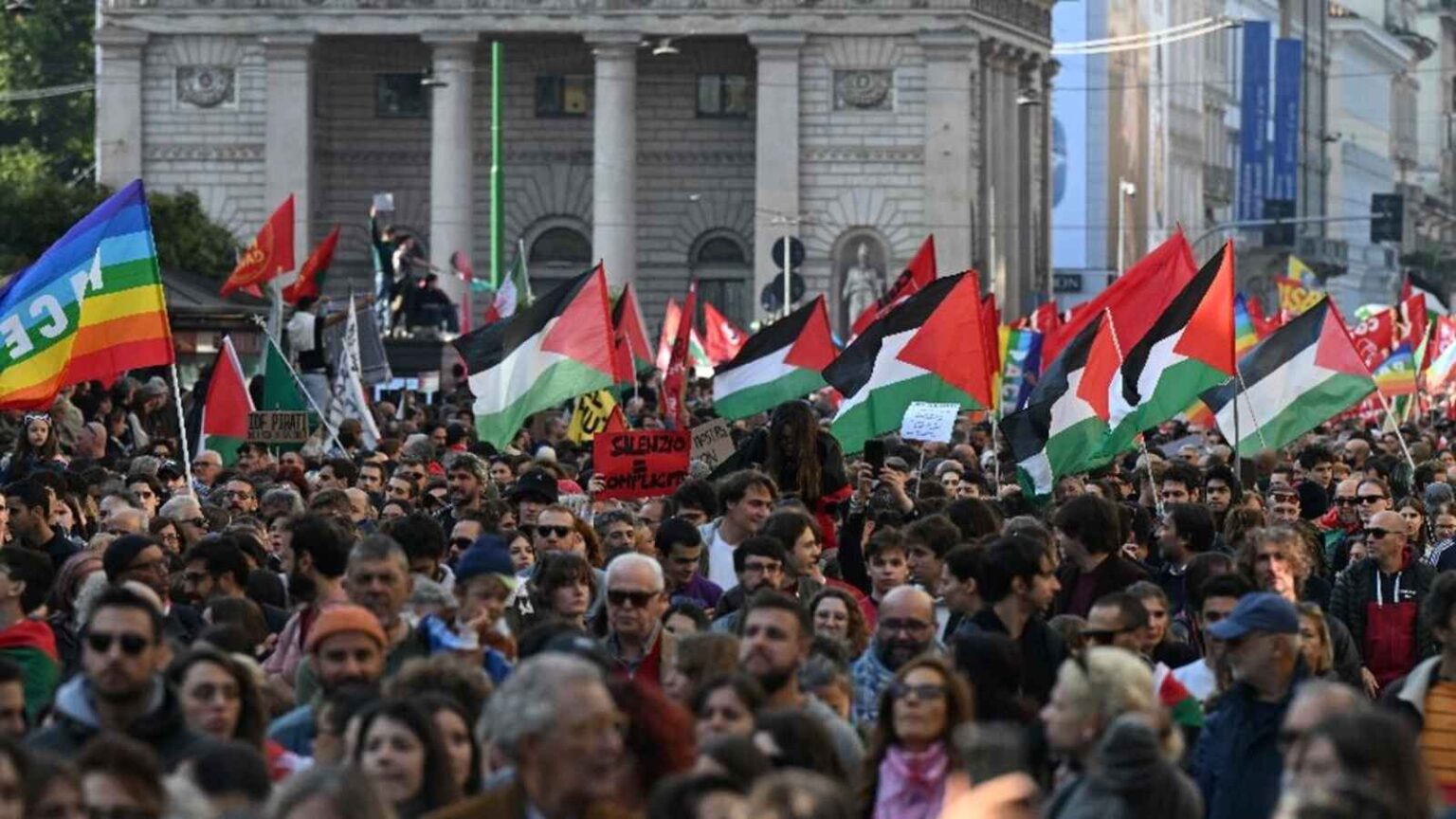 Italy Disrupted by Nationwide Strikes and Gaza Flotilla Protests – Azat TV Over one million Italians flooded train stations and city streets in a historic general strike supporting the Gaza aid flotilla, bringing transport chaos and political tension to the heart of Italy.