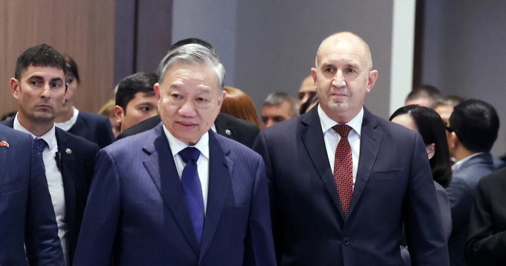 Top Vietnamese, Bulgarian leaders attend business forum in Sofia