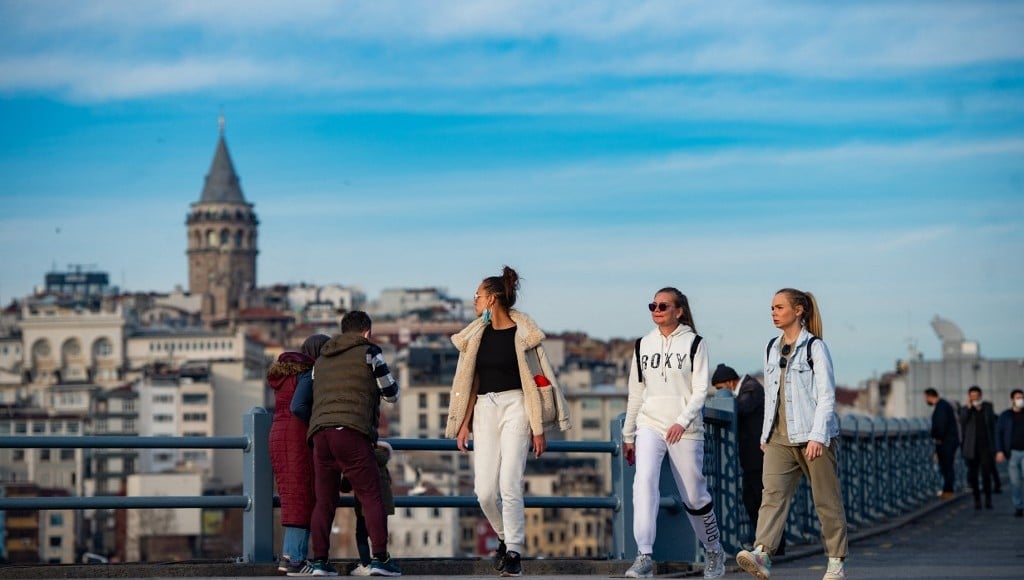 Turkey posts record current account surplus on tourism, trade boost: report