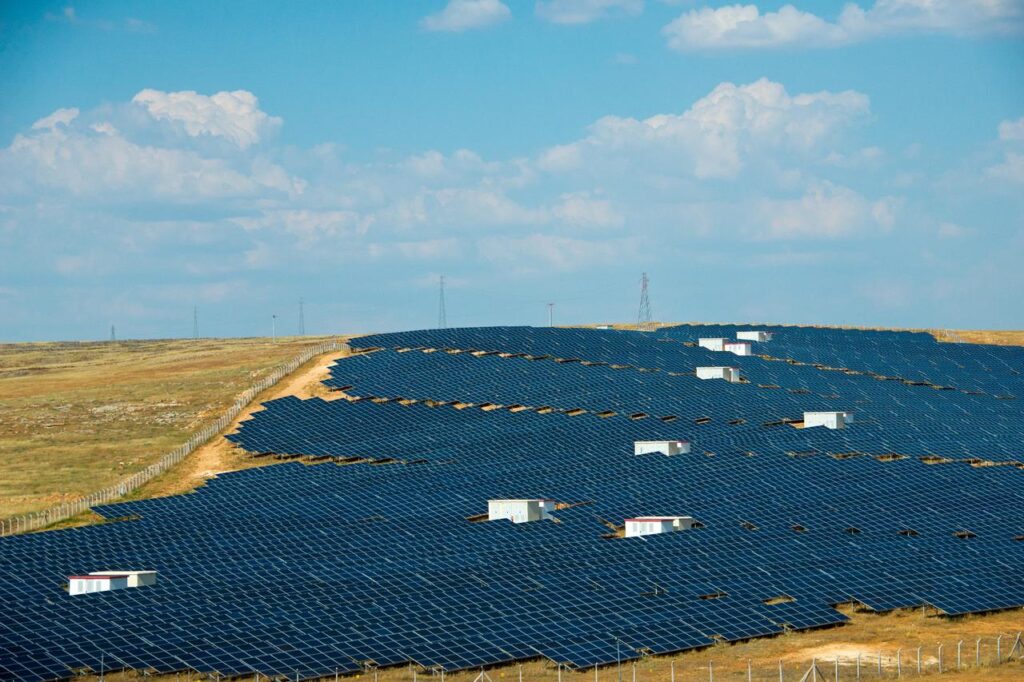 Solar panels are seen at a photovoltaic power plant in Sanliurfa, Türkiye. (Adobe Stock Photo)