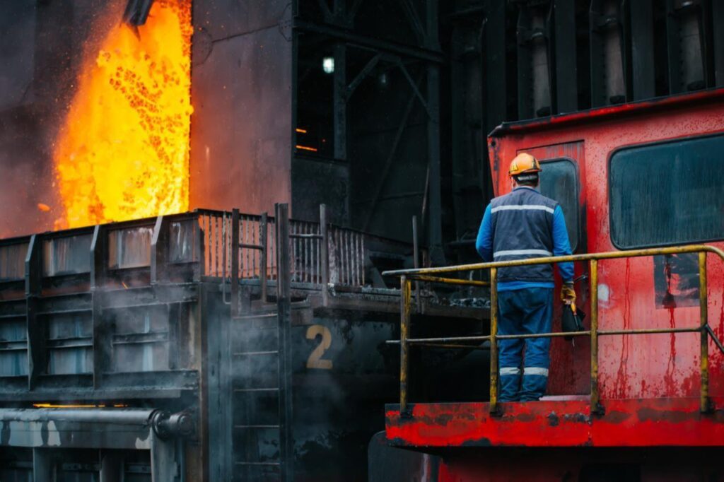 Türkiye’s manufacturing downturn extends to 18 months in September A worker oversees molten steel during production at a plant in Karabuk, Türkiye. (Adobe Stock Photo)