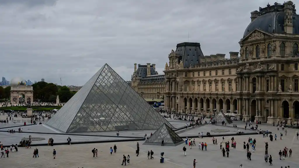 Two Suspects Arrested in Louvre Robbery Case in France