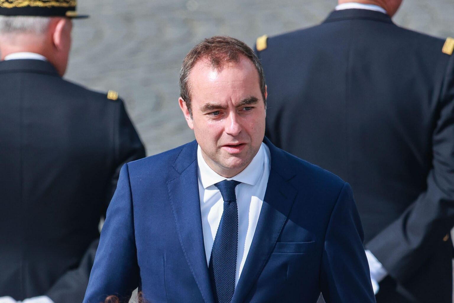 Sébastien Lecornu signs a decree which validates the mass conservation of data by telecom operators Sébastien Lecornu signs a decree which validates the mass conservation of data by telecom operators