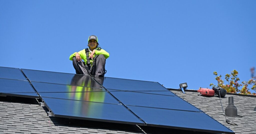 Solar installers ‘booked’ through 2025 as homeowners rush to get expiring federal tax credits | WFAE 90.7