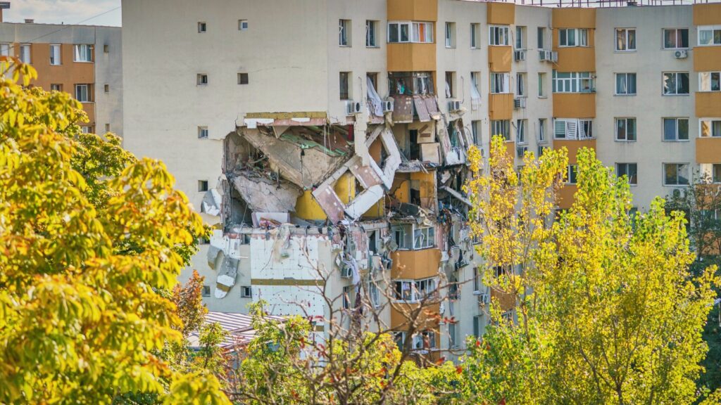 Explosion at Romanian apartment building kills 3 in Bucharest Explosion at Romanian apartment building kills 3 in Bucharest