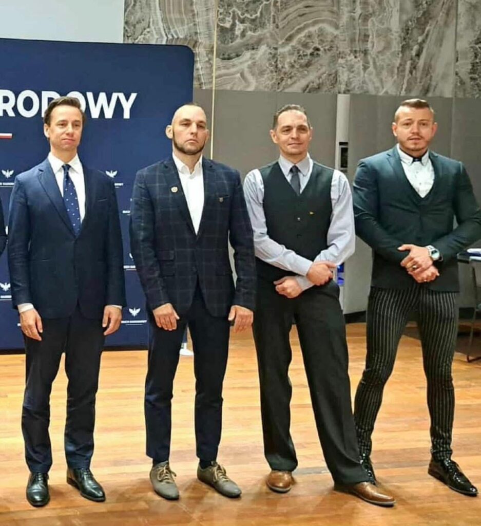 Do not make a closer to the pants on the right
