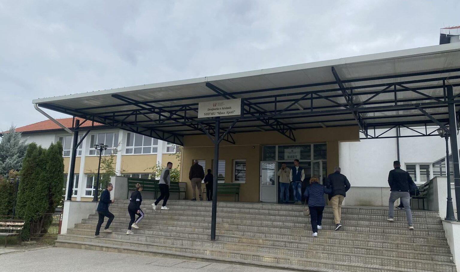 Kosovo Voters Head to Polls to Elect New Mayors and Local Councillors