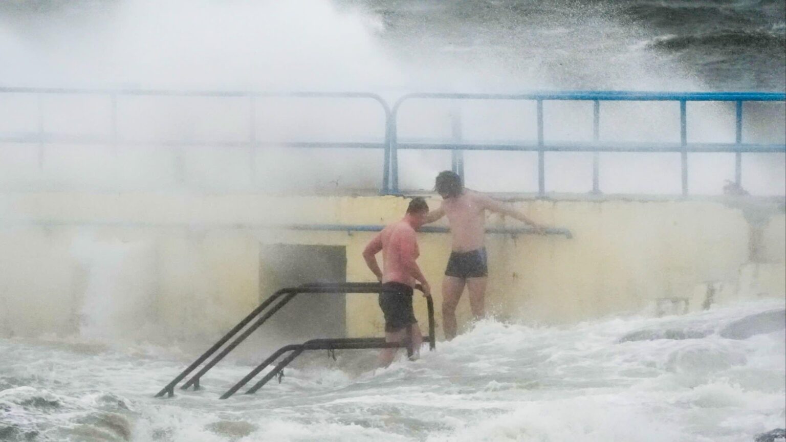Storm Amy brings negative electricity prices to UK