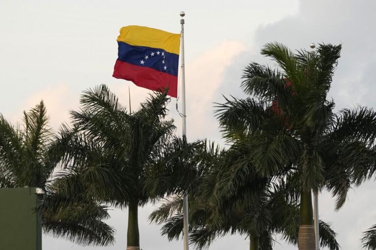 Venezuela: Army to prevent installation of government 'enslaved' to US, warns defense minister