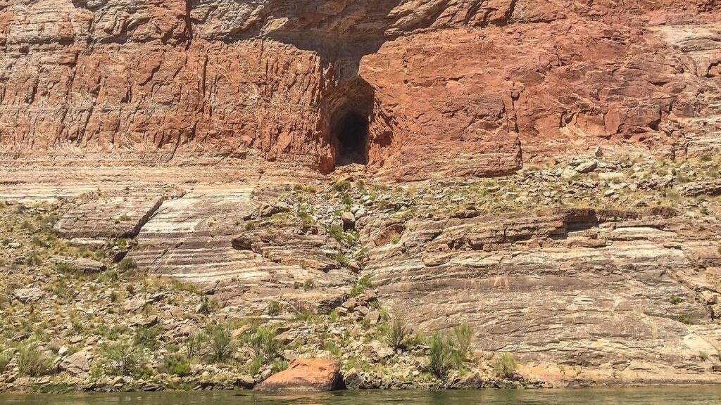 An Asteroid Impact May Have Led to Flooding near the Grand Canyon | New research suggests impact that created the Barringer Meteorite Crater roughly 56,000 years ago might also have unleashed landslides in a part of the Grand Canyon, damming Colorado River & temporarily creating an 80km-long lake