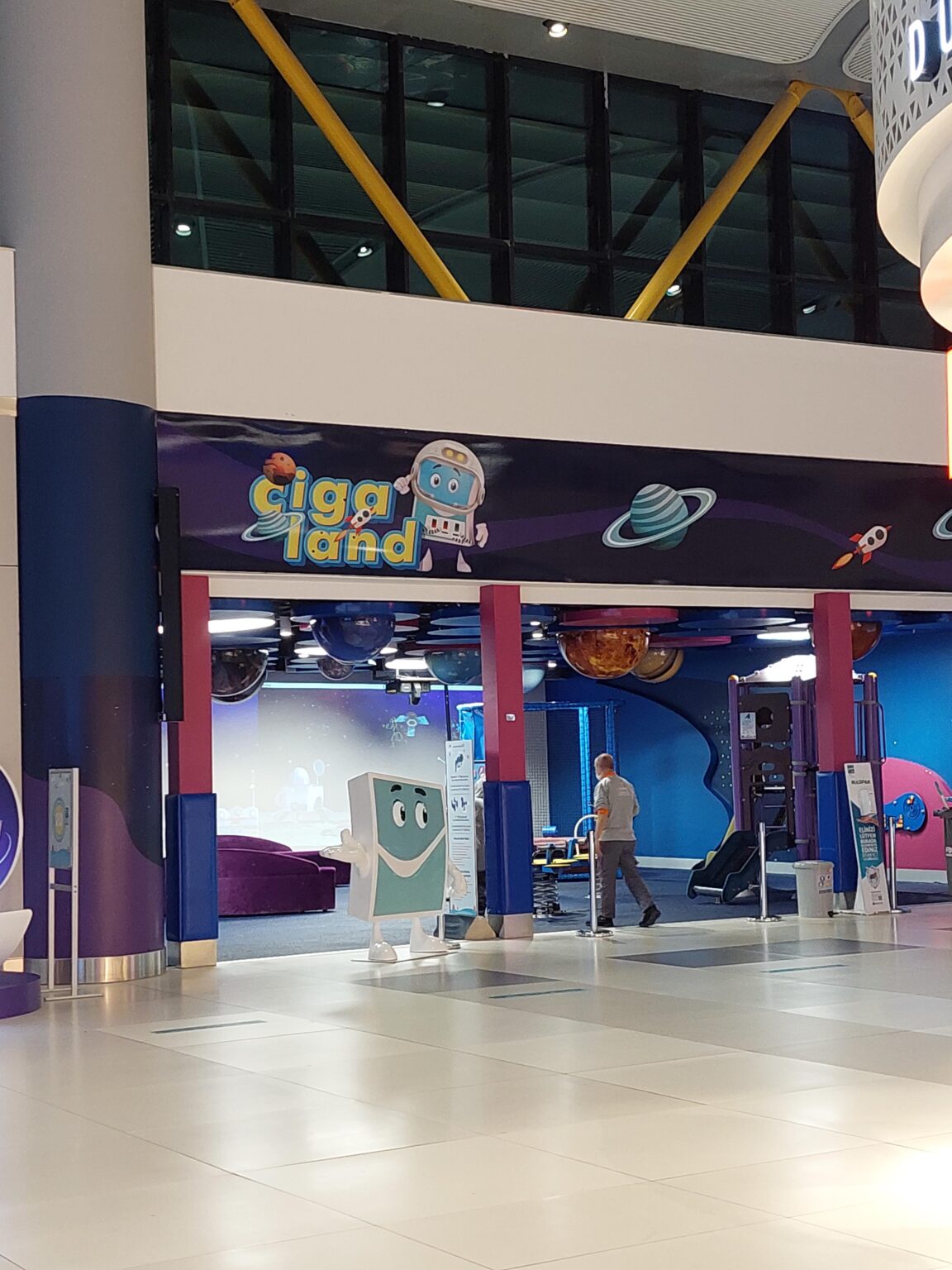 The airport in Istanbul has similar problems of appearance.