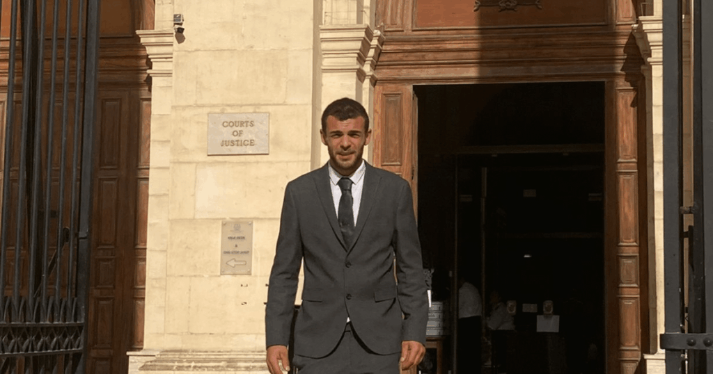 Tourist cleared of injuring man in db Seabank poolside brawl