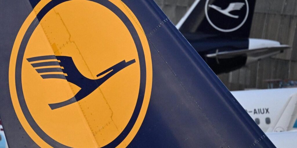 Lufthansa to Cut 4,000 Jobs by 2030 Amid AI Push