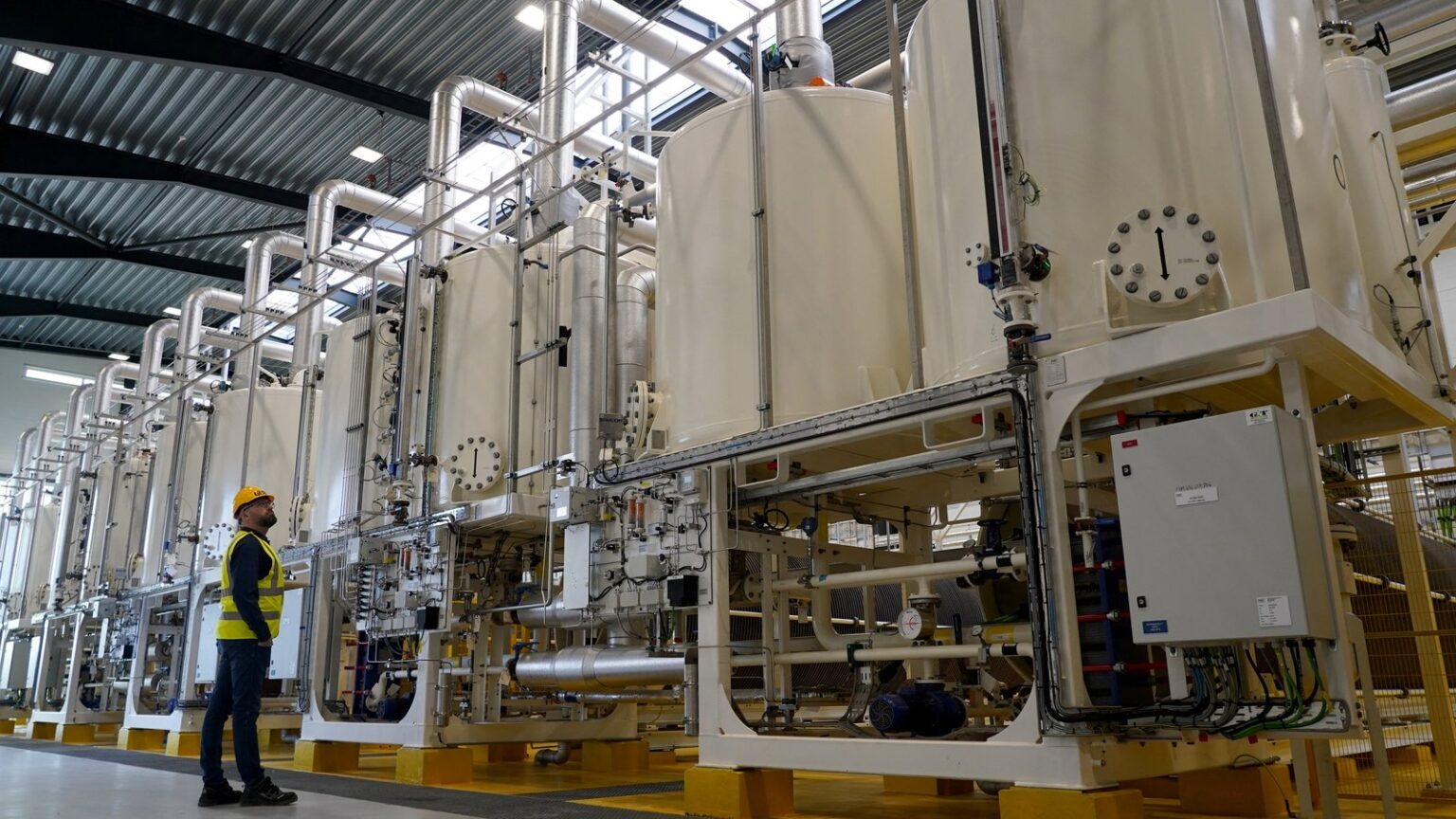 Denmark inaugurates rare low-carbon hydrogen plant